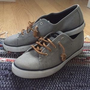 Grey Sperry top-sider